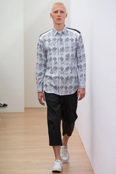 Look 17